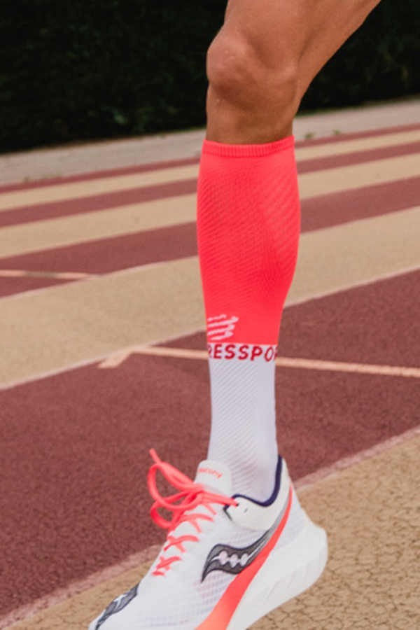 Full Socks Oxygen Compressport - Anwendung im Training, Farbe rot