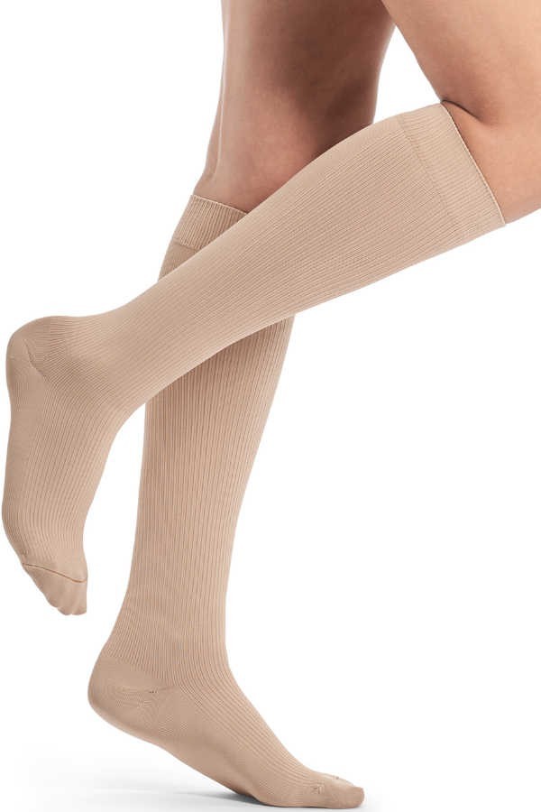 Sigvaris® Traveno Reise-Stützsocken mit Q-Skin Mikrofaser in hellem Hautton