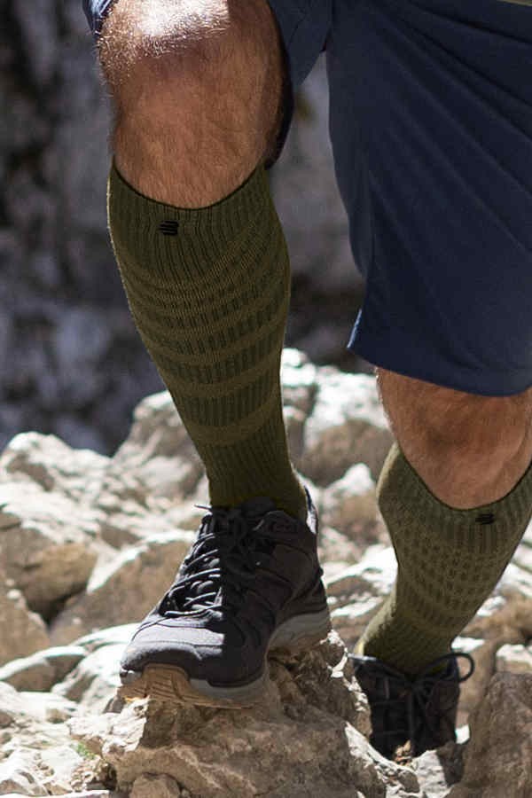Outdoor Merino Compression Socks Men Anwendung in den Bergen