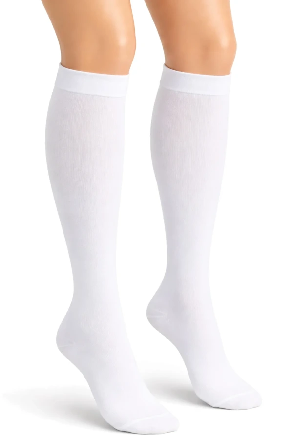 Compressana Twist Stützstrümpfe in weiss, isoliert an einem Manequin-Bein mit Detail Abschlussbund