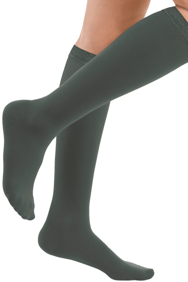 Sigvaris® Style Color AD KKL1 Kniestrumpf, Midnight Forest mit geschlossenem Fuss