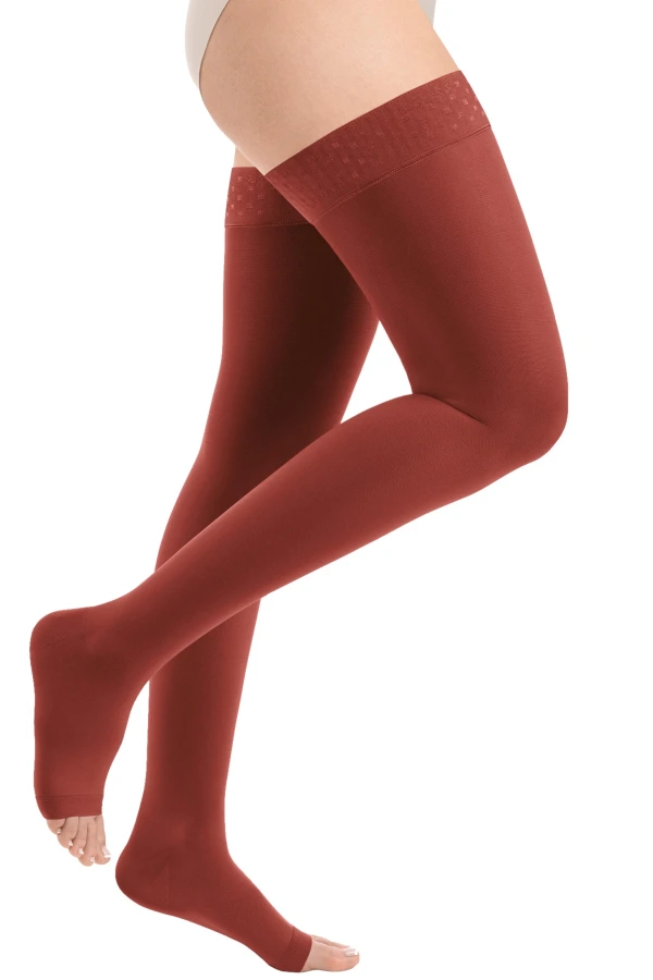 Sigvaris® Style Color AG KKL1 Schenkelstrumpf, Wild Ruby zehenfrei
