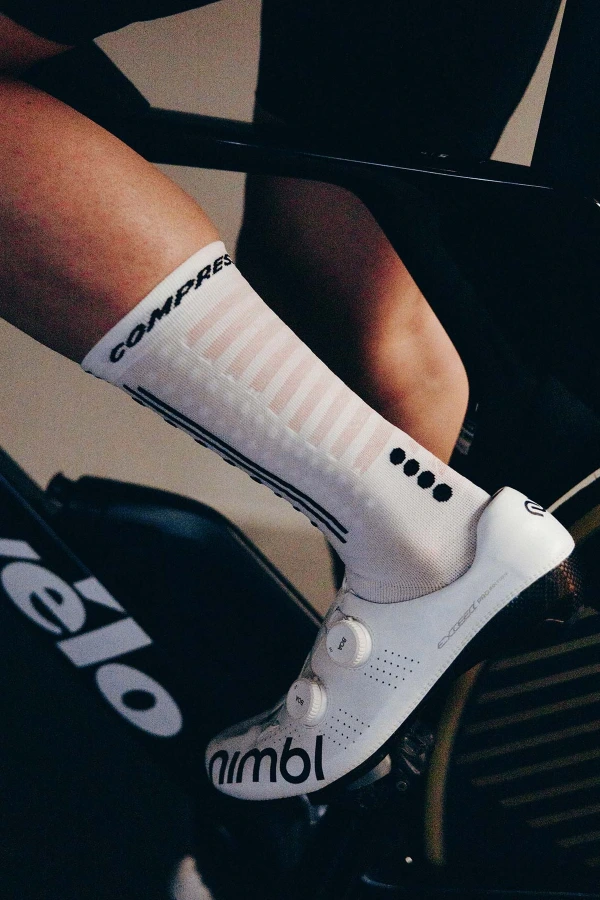 Aero Socks Bike 2.0 Compressport in weiss