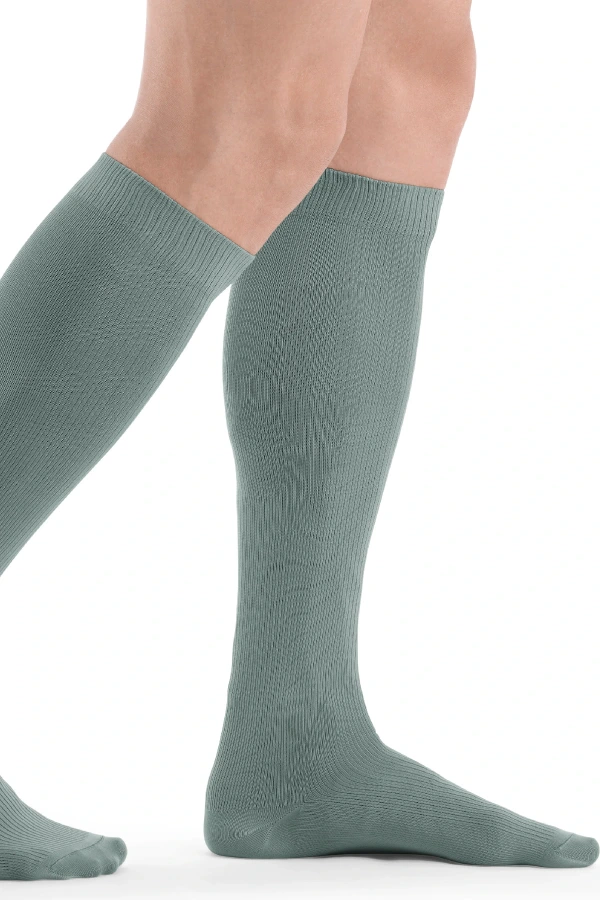 Sigvaris® Traveno Reise-Stützsocken in edlem grün