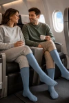 Sigvaris® Traveno Reise-Stützsocken auf Langstreckenflug, blau