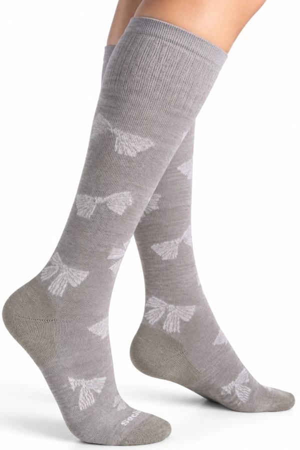 Bows Women Merino by SockWell in Putty