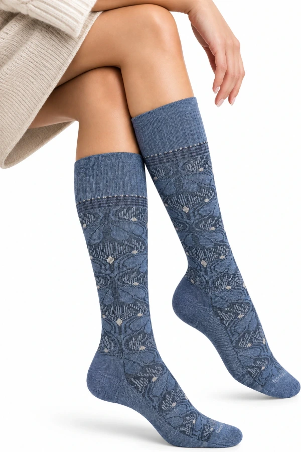Floral Tapestry Bluestone Merino Stützsocken mit elegantem Blumen-Design für Damen