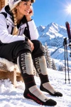 Skifahrerin mit der Rohner Downhill Jet II in Beige im Schnee