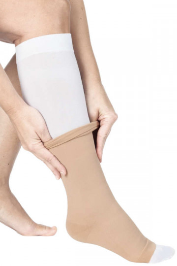 UlcerSys Kompressionsstrumpf für Ulcus cruris anlegen