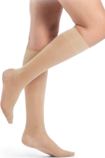 Delilah by Sigvaris Knie-Stützstrumpf in skin 140den