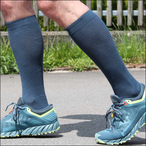 Run Ultralight Compression Socks von der Seite beim Laufen