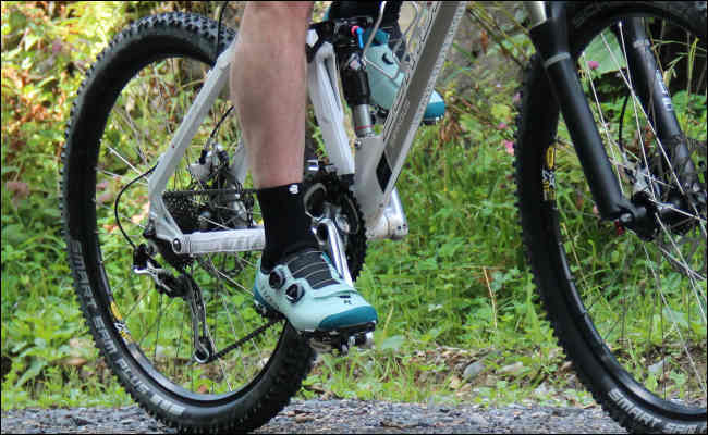 Mid Cut Compression Socks von Bauerfeind im Test auf dem Bike