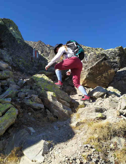 Steile Wanderung in den Alpen