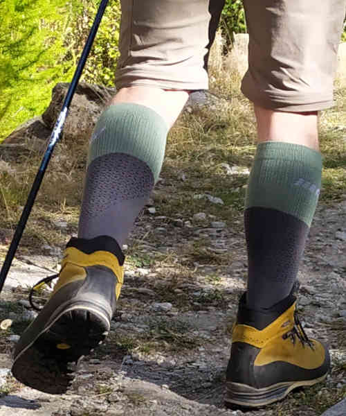 Die robusten CEP Wandersocken in Kombination mit festen Wanderschuhen