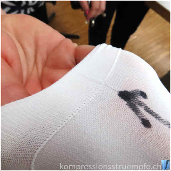 Dokumentation und Prüfung eines Schadens an einem Kompressionsstrumpf