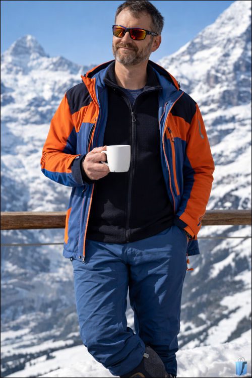 Gemütliche Pause im Bergrestaurant af der Piste