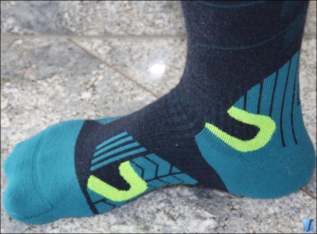 Funktionale Socke mit technischen Details am ganzen Fussteil